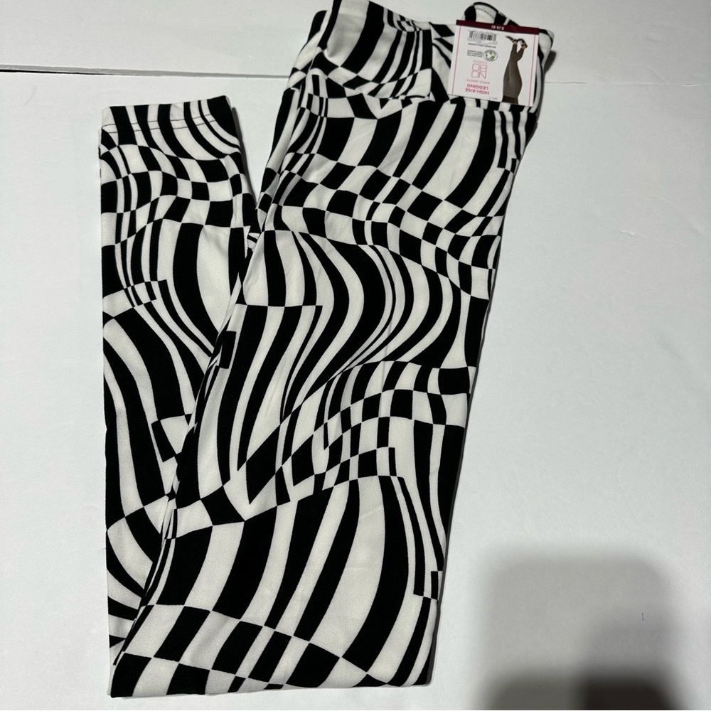 Womens/Juniors Black & White and Boundaries Sueded Ankle Leggings